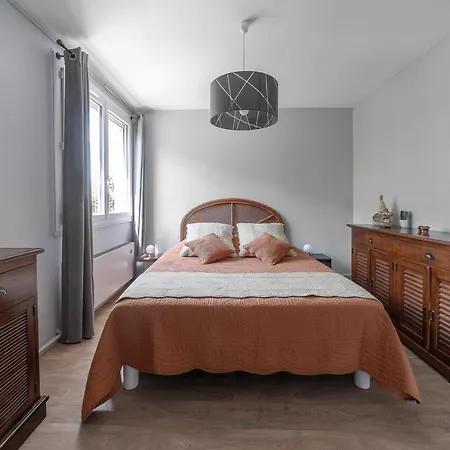 Apartment Le Raymond: Centrally Located With Parking *