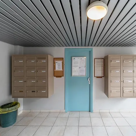 Apartment Le Raymond: Centrally Located With Parking