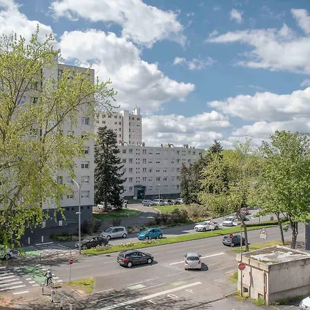 Le Raymond: Centrally Located With Parking Apartment *