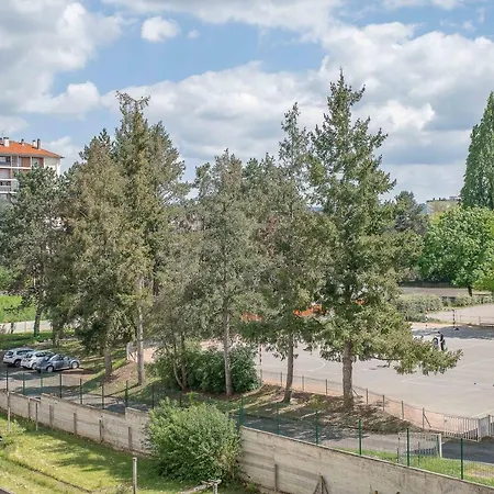 Le Raymond: Centrally Located With Parking