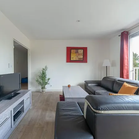 Apartment Le Raymond: Centrally Located With Parking