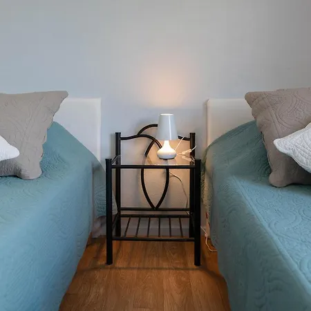 Le Raymond: Centrally Located With Parking Apartment