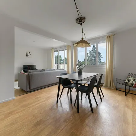 Le Raymond: Centrally Located With Parking Apartment Vichy