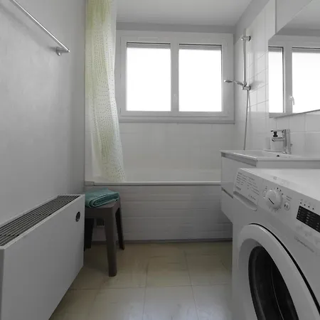 Le Raymond: Centrally Located With Parking