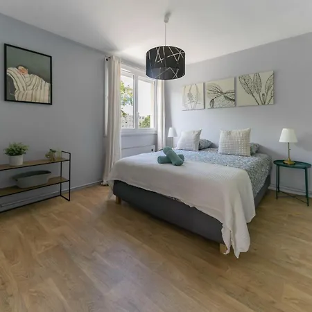 Appartamento Le Raymond - Proche Du Centre Sportif, Des Rives De L'allier Et Du Centre-ville - Parking