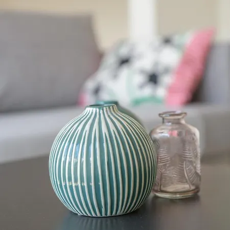 Le Raymond: Centrally Located With Parking Apartment *