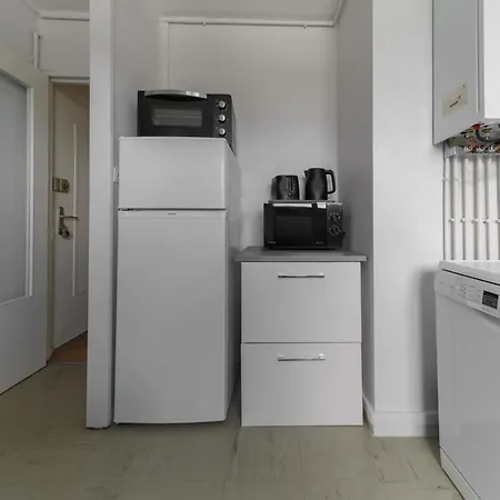 Le Raymond: Centrally Located With Parking Apartment