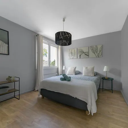 Apartment Le Raymond: Centrally Located With Parking *