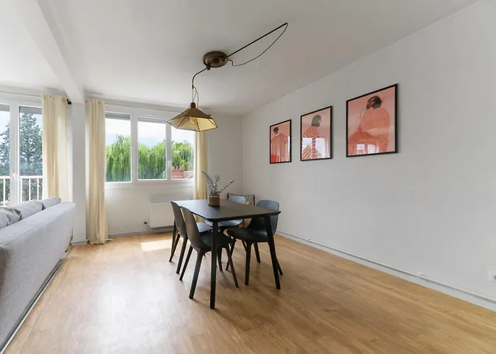 Апартаменты Le Raymond - Proche Du Centre Sportif, Des Rives De L'allier Et Du Centre-ville - Parking