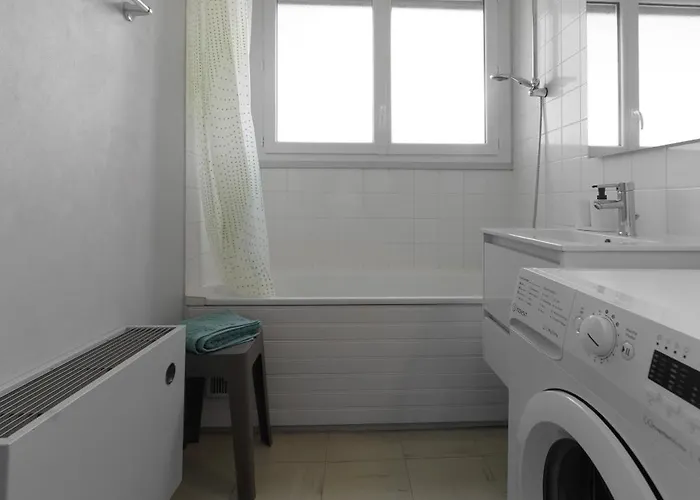 Le Raymond - Proche Du Centre Sportif, Des Rives De L'allier Et Du Centre-ville - Parking