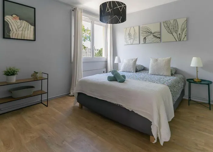 Апартаменты Le Raymond - Proche Du Centre Sportif, Des Rives De L'allier Et Du Centre-ville - Parking