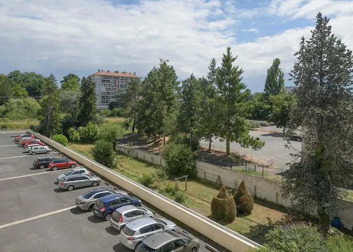 Le Raymond - Proche Du Centre Sportif, Des Rives De L'allier Et Du Centre-ville - Parking *
