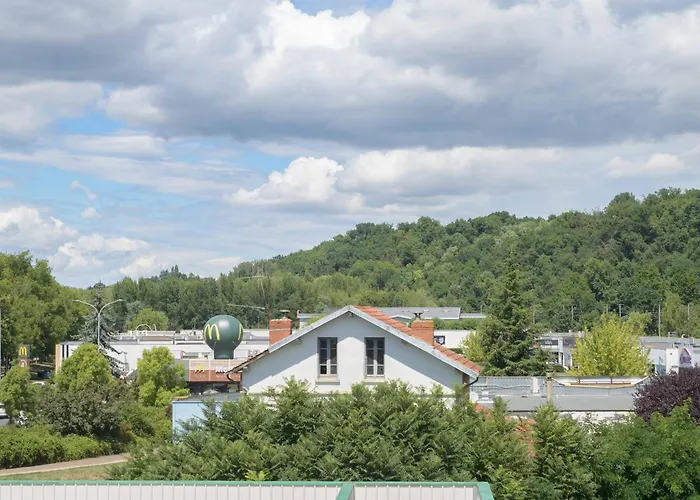 Le Raymond - Proche Du Centre Sportif, Des Rives De L'allier Et Du Centre-ville - Parking *