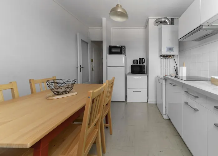 Le Raymond - Proche Du Centre Sportif, Des Rives De L'allier Et Du Centre-ville - Parking