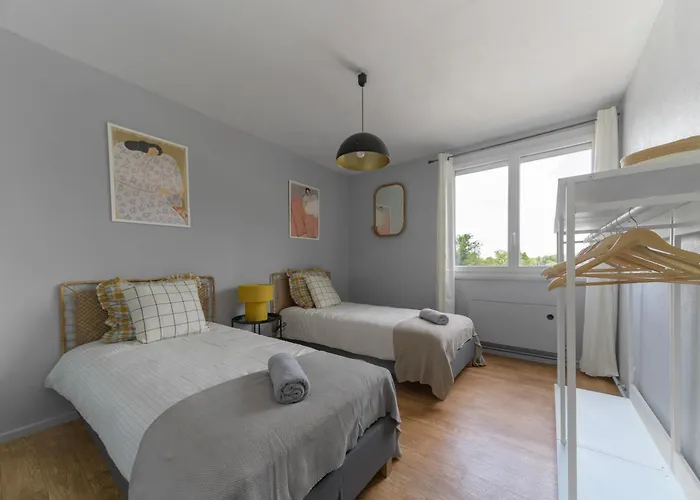 Le Raymond - Proche Du Centre Sportif, Des Rives De L'allier Et Du Centre-ville - Parking *